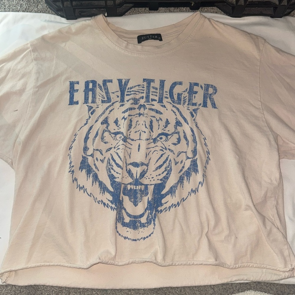 Cropped graphic tee